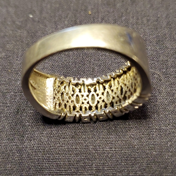 Sterling Silver and CZ Ladies Ring - Picture 3 of 8